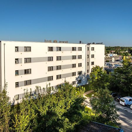 Serways Hotel Feucht Ost Exterior foto