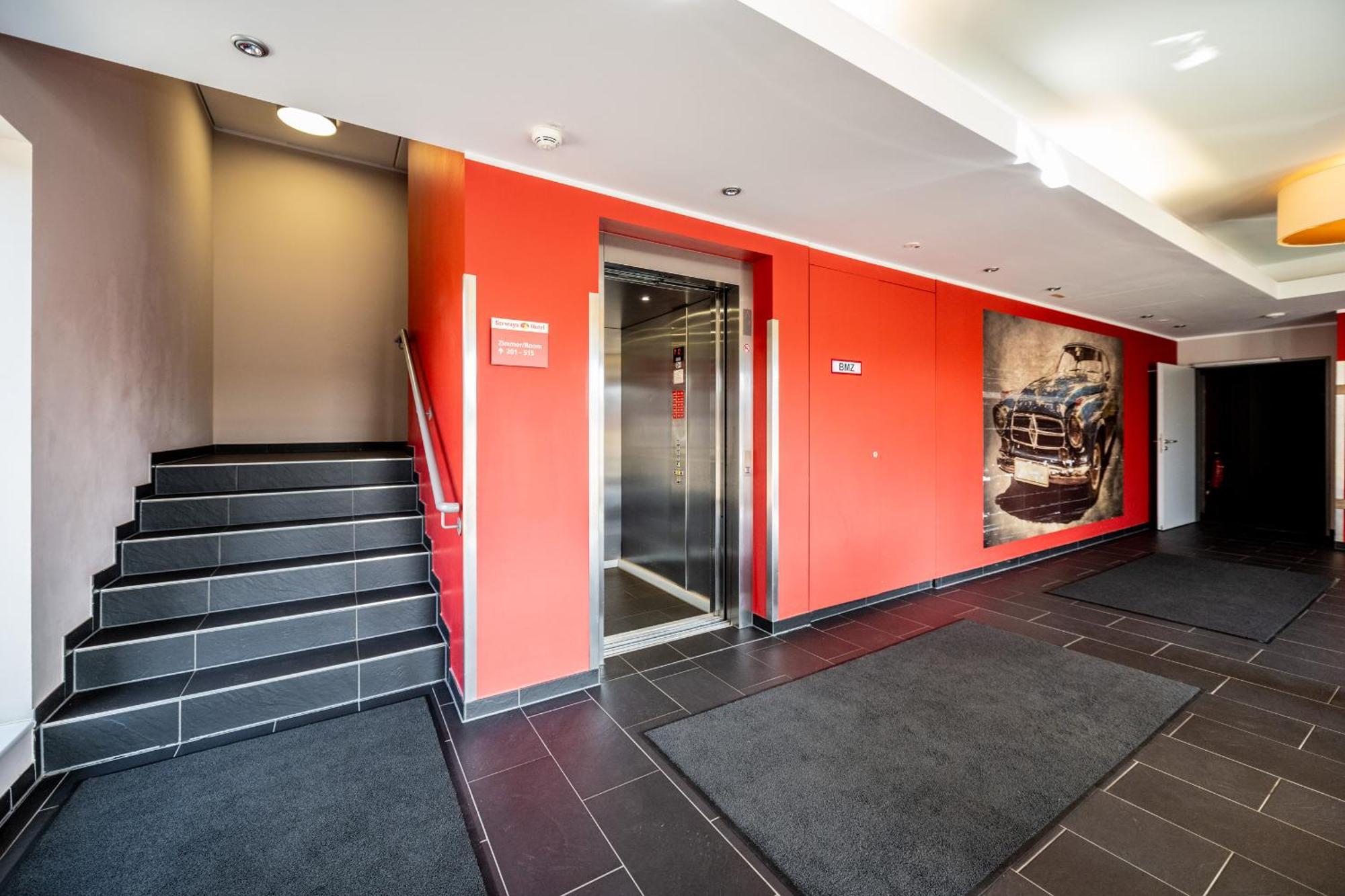 Serways Hotel Feucht Ost Exterior foto