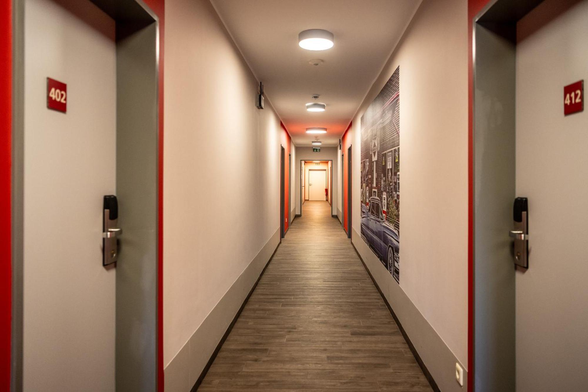 Serways Hotel Feucht Ost Exterior foto