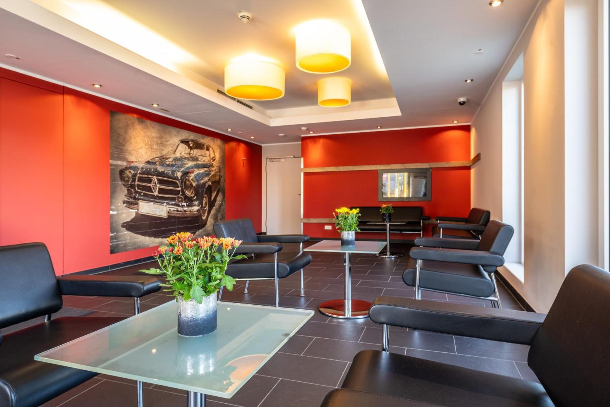 Serways Hotel Feucht Ost Exterior foto