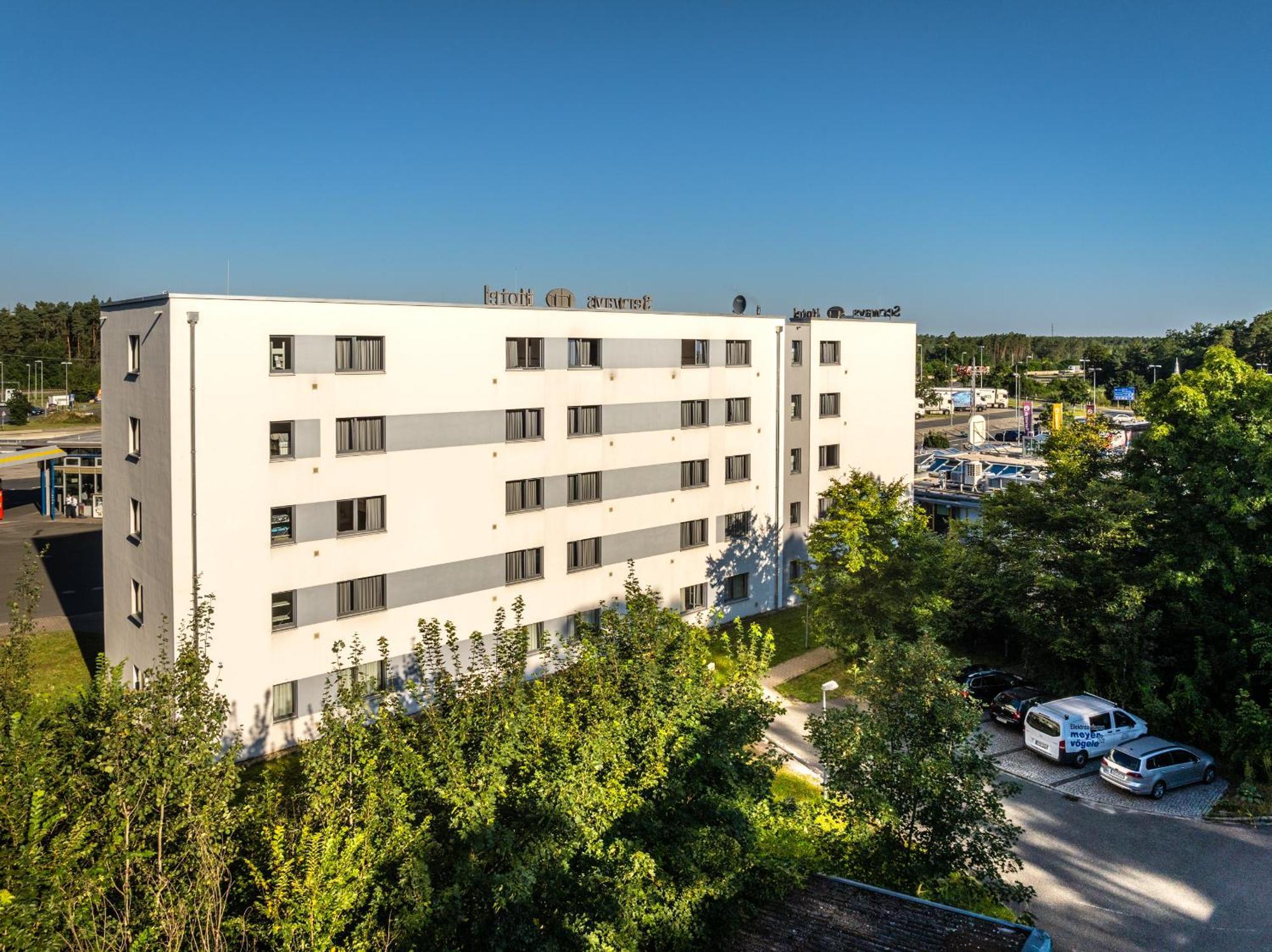 Serways Hotel Feucht Ost Exterior foto