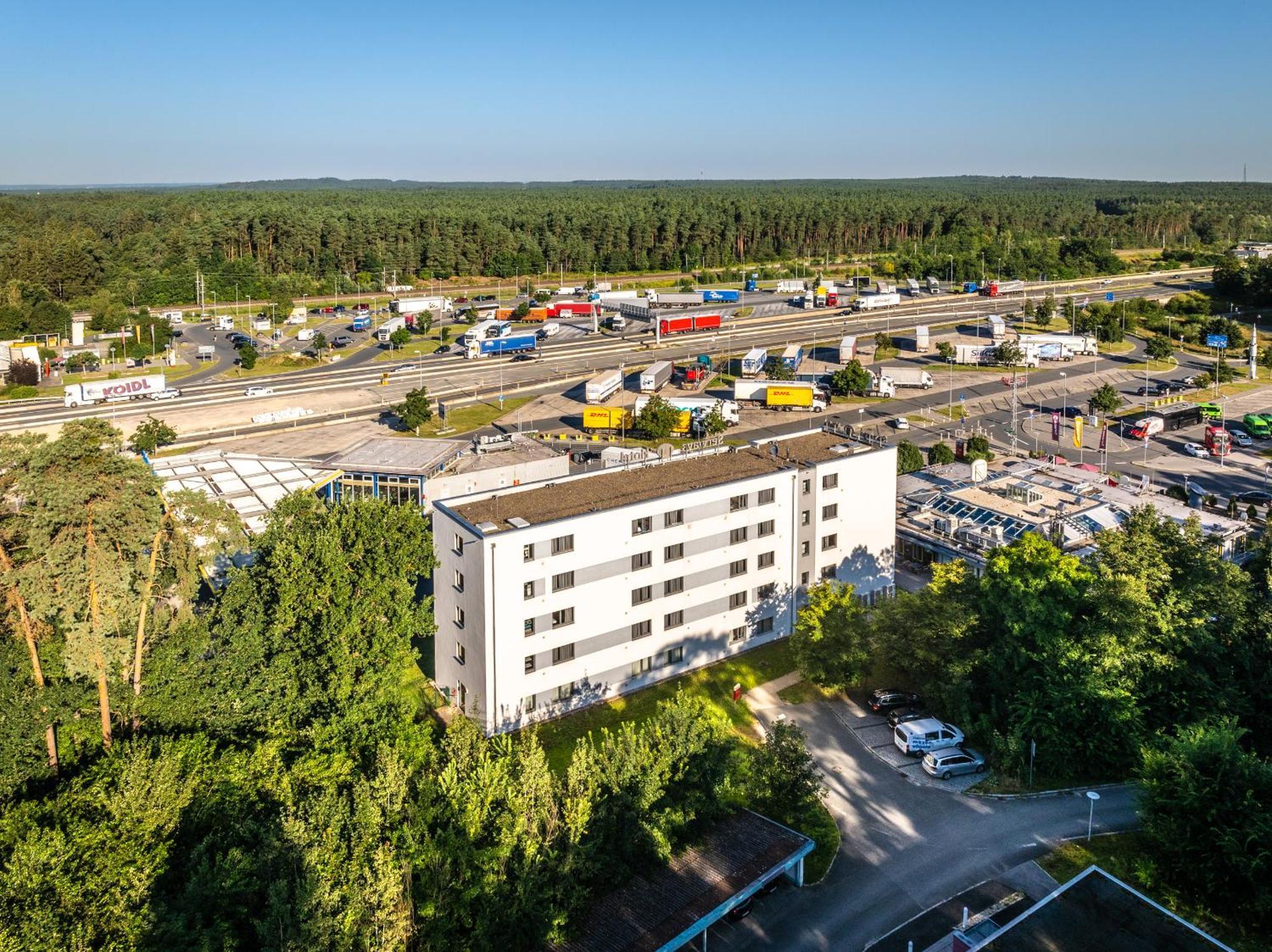 Serways Hotel Feucht Ost Exterior foto