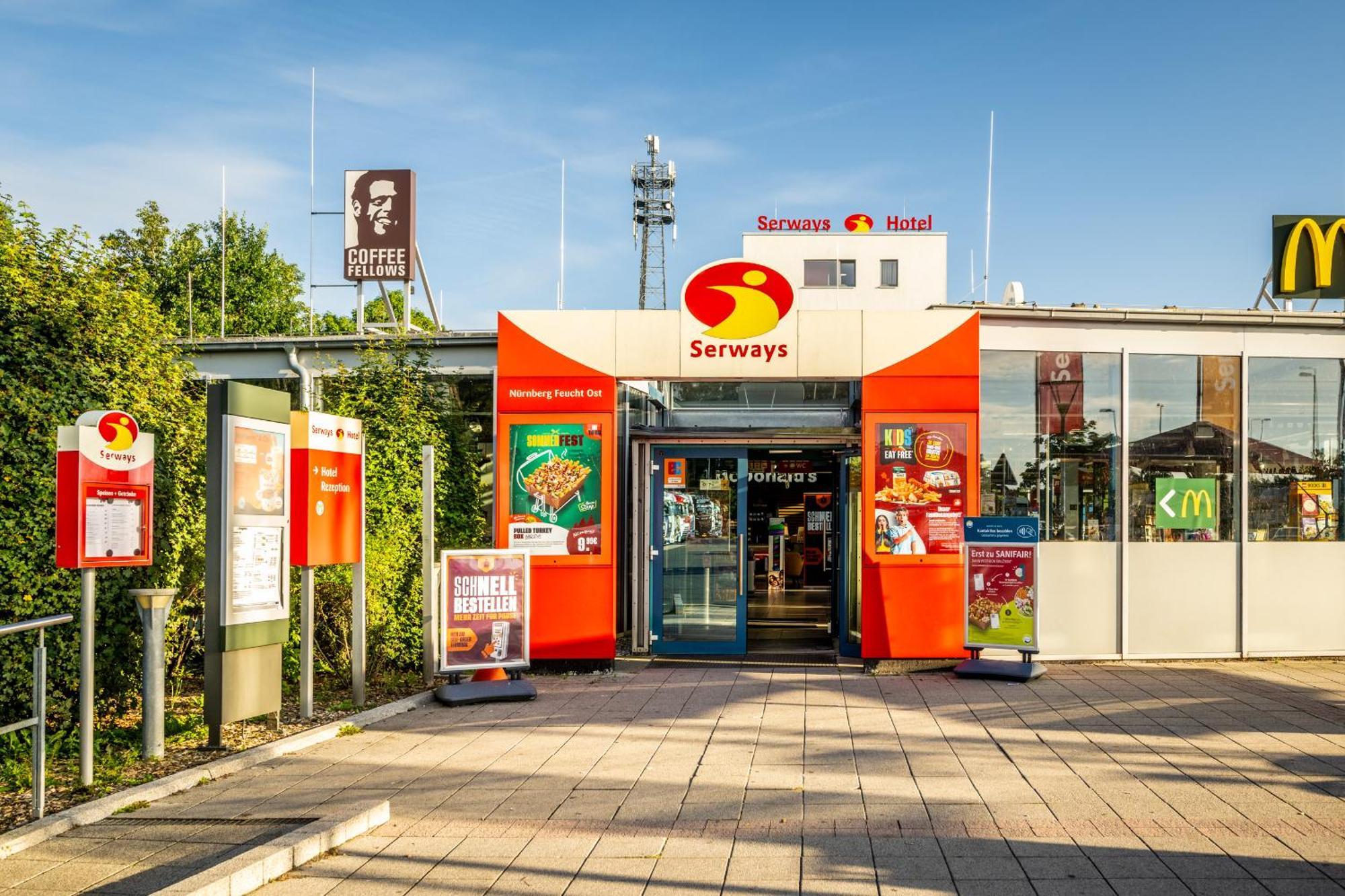 Serways Hotel Feucht Ost Exterior foto
