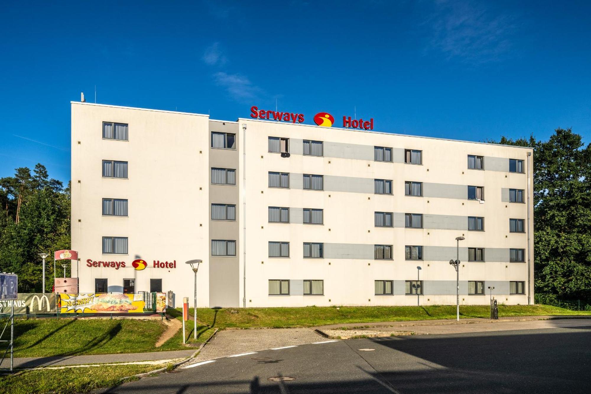 Serways Hotel Feucht Ost Exterior foto