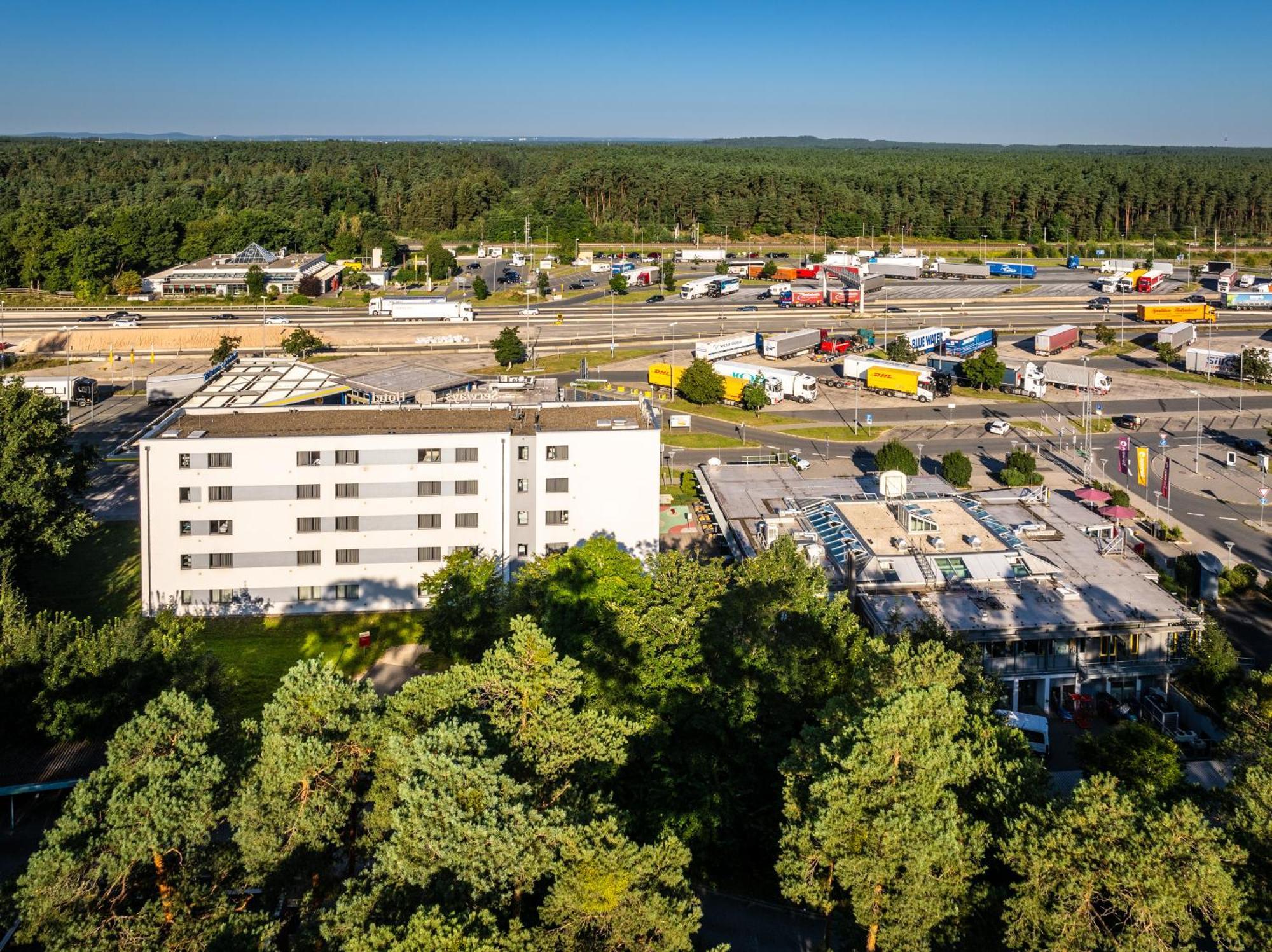 Serways Hotel Feucht Ost Exterior foto