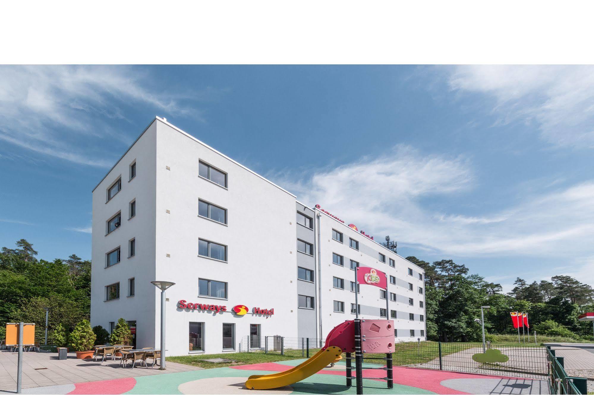 Serways Hotel Feucht Ost Exterior foto